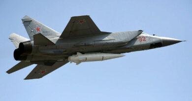 Missile Kinzhal sous un Mig-31